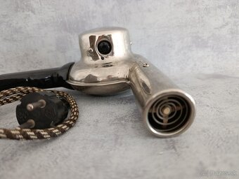 Starý značkový fén AEG – chromovaný kov, textilní kabel, krá - 7