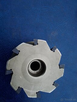 Predam gb zavitovu hlavu a tk frezu. - 7