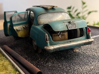 1:18 VOLGA GAZ 21R - Tyrkysová - IST Models (vrak) - 7