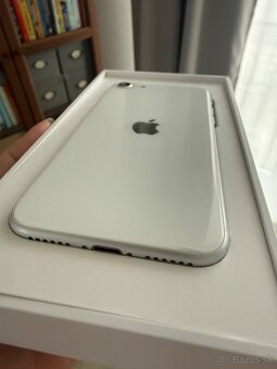 iPhone SE 2020 64GB - 7