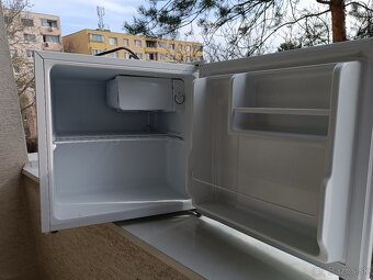 Ponúkam malú chladničku - 7