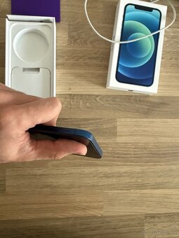 Predám iPhone 12 64GB modrý + obaly a sklá - 7