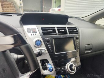 Predám Toyota Prius plus LED svetlá - 7