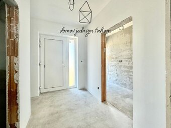 PREDAJ, skolaudovaný 4-izbový rodinný dom, Lehnice - Sása, l - 7