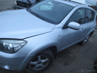Toyota Rav 4 rok 2.2 tdi 130 kw diely - 7