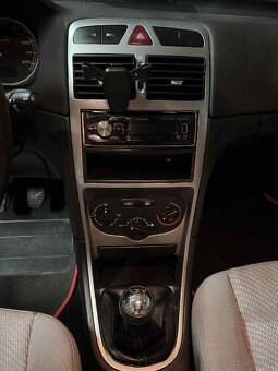 Peugeot 307 1.4 benzin - nová stk ek - 7