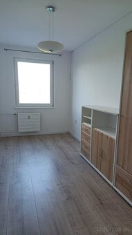 Predám priestranný 4-izbový byt v pokojnej a tichej lokalite - 7