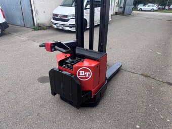 Vysokozdvižný vozík ručně vedený s plošinkou 1,2t - 7