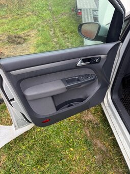 Rozpredám VW Touran 2 , 2.0 TDI 103kw - 7