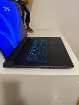 Alienware m18 R1 - 7