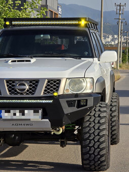 Predný pevnostný nárazník Nissan Patrol Y61 - 7