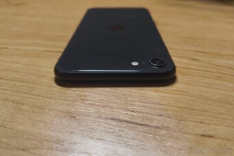 iphone se 2020 64 GB čierny batéria 100 %
 - 7