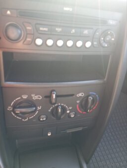 Peugeot 207 1,4i - 7