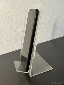 Predám Apple iPhone SE 2020 64GB Black Minimálne známky - 7