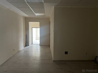 Obchodný priestor na námestí, Dolný Kubín - 7