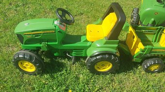 Šlapací traktor John Deere - 7