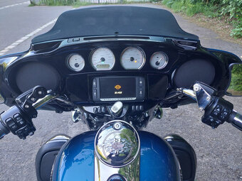 2018 Harley-Davidson Street Glide 115th Anniversary - 7