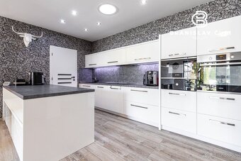 6 IZBOVÝ BUNGALOV S BAZÉNOM V KRÁSNEJ NA BREHU - 7