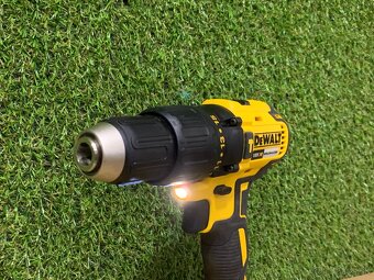 Dewalt Aku príklepová vŕtačka DCD778 - 7