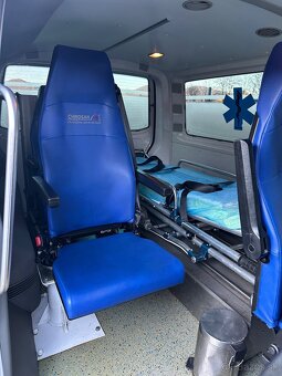 VW Transporter T5 facelift, 2.0 TDi, sanitné vozidlo - 7