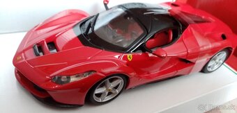 La Ferrari 1:24 Burago - 7