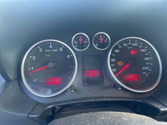 Audi A2 1.6 FSI - 7