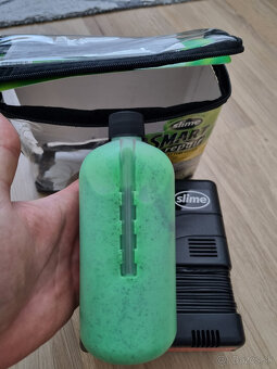 Autokompresor 12V + opravná sada - 7