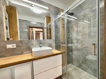 NA PRENÁJOM KOMFORTNÝ VEĽKÝ BYT V CENTRE MESTA 45 M2 - 7