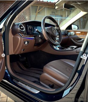 Predám Mercedes-Benz E220d AMG line - 7
