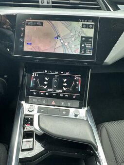2023 Audi etron 55 sportback quattro (DPH) - 7