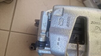 FIA5 500 set brzdové strmene,kotúče,platnicky,otoč - 7