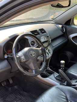 Predám Toyotu rav4 2.2 - 7
