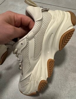 Steve Madden 37 - 7
