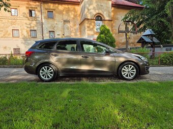 Kia ceed sw - 7