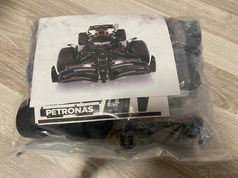 Stavebnica Technic 42171 Mercedes-AMG F1 - 7