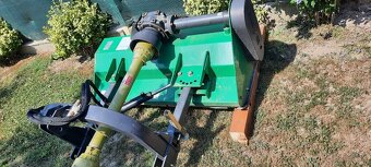 Predám traktor s náradím - 7