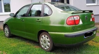 Predám SEAT Cordoba 1.4zelená metalíza 500€ - 7
