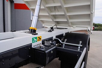 4X4 TROJSTRANNÝ SKLÁPAČ / VYKLÁPAČ - SCANIA P440 - 7