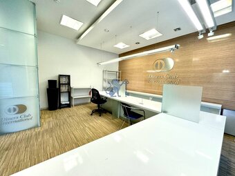 Obchodno- kancelársky priestor s výkladom na Nám. slobody - 7