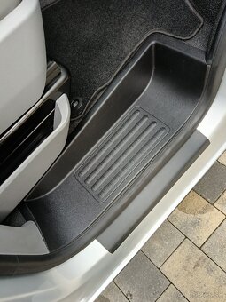 Predám dodávku vw transporter T5 77kw 1.9tdi - 7