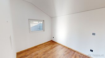 Stavebný pozemok so stavebným povolením s 2 - izbovým rodinn - 7