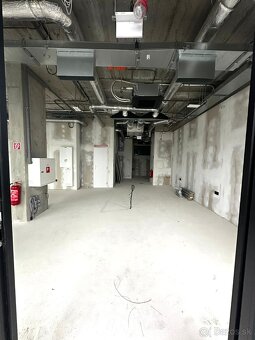 Moderný obchodný priestor na prenájom v novostavbe Petržalka - 7