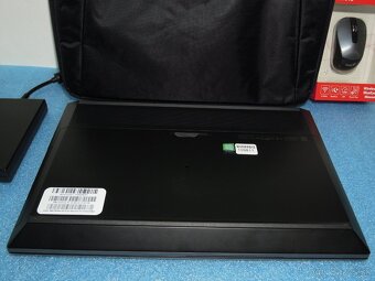 Herný HP ZBook G6 17.3" Intel Xeon 5Ghz 1TB SSD RTX5000 32G - 7