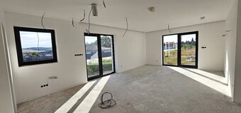 Velky 5 izbovy bungalov 15 min od Kosic - 7