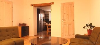 Kompletne zariadený 3-i byt v RD na dobrej adrese v Hlohovci - 7