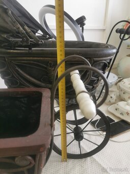 Starožitný kočík, bábiky, kreslo - 7