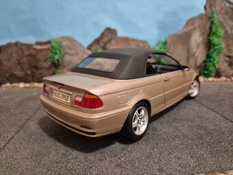 Prodám model 1:18 BMW 3 serie cabriolet E46 2003 - 7