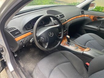 Mercedes E320 - 7
