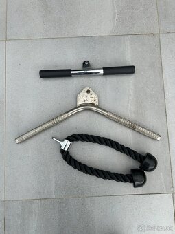 Kompletná domáca posilňovňa – bench, kladka, EZ tyč, 175 kg - 7