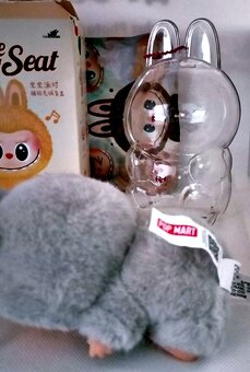 č.1 👜💕ORIGINÁL Labubu Have a Seat série V2 HEHE, mončičák - 7